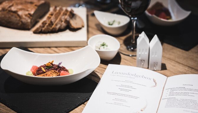 Spinatstrudel wird in der Luxuslodge serviert