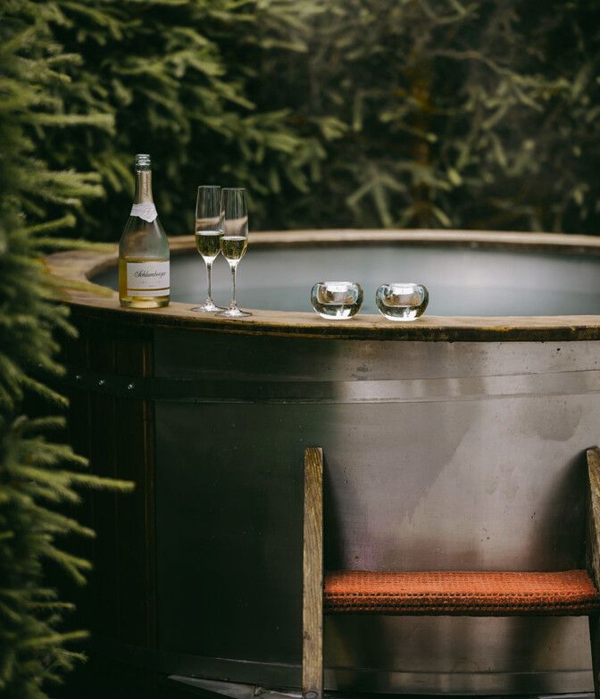 Badezuber im Freien der Luxuslodge