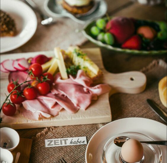 Frühstück in der Luxuslodge